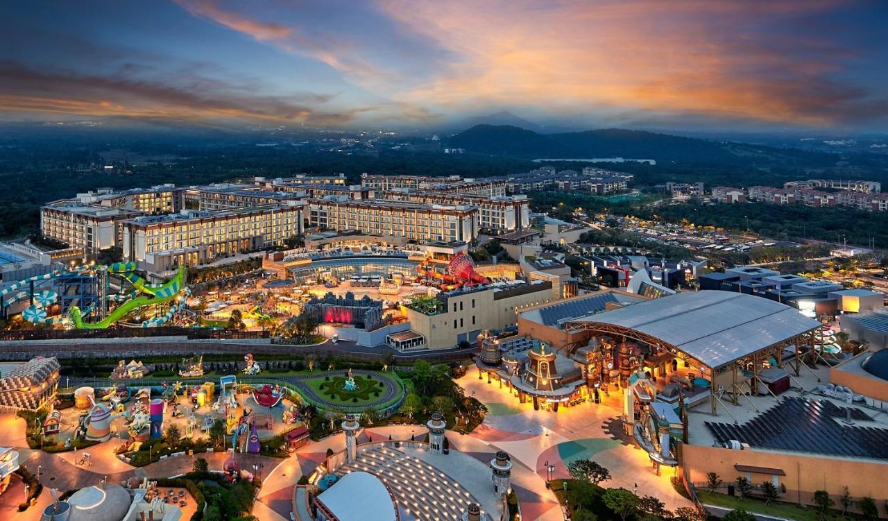 Landing Jeju Shinhwa World Hotel Exterior photo